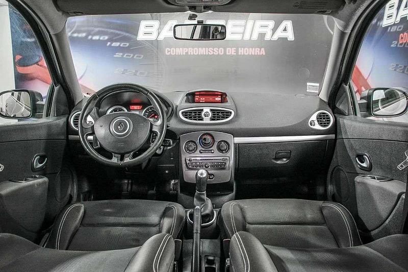Usado Renault Clio II Dynamique 89 HP (65 kW) 2011 Cinza Carrinha