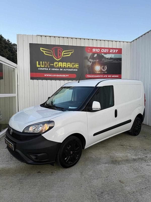 Branco Usado 2020 Fiat Doblò Monovolume | € 10.750 (Preço justo) - Imagem 1/4