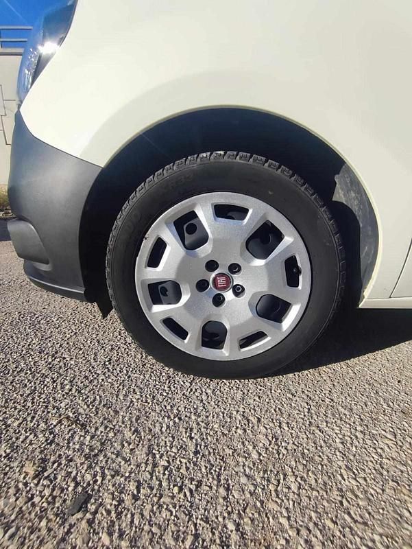 Usado Fiat Doblò 105 HP (77 kW) 2022 Branco Monovolume