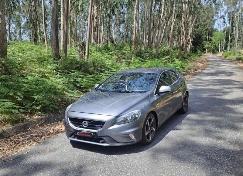 Cinzento Usado 2015 Volvo V40 R-Design Carrinha | € 12.990 (Preço justo) - Imagem 1/4