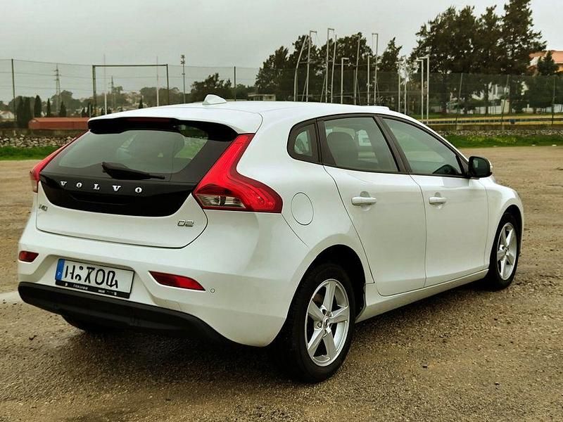 Usado Volvo V40 120 HP (88 kW) 2017 Sedan