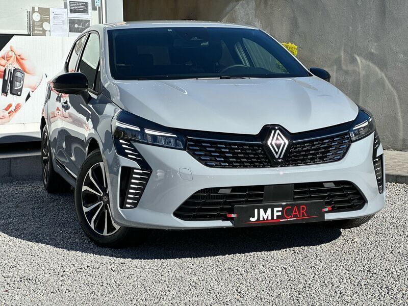 Cinza Usado 2024 Renault Clio V Evolution | € 19.750 (Preço justo) - Imagem 1/4