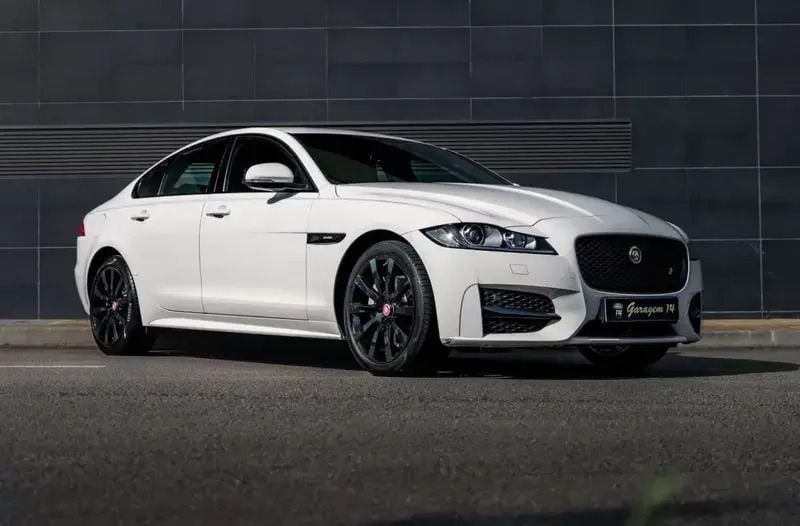 Usado Jaguar XF R-Sport 180 HP (132 kW) 2017 Branco Sedan