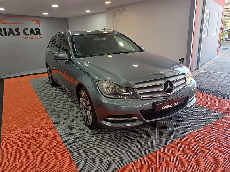 Usado Mercedes C200 Avantgarde 136 HP (100 kW) 2012 Cinza Carrinha