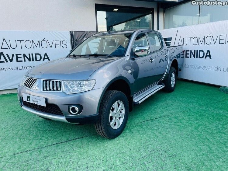 Cinza Usado 2013 Mitsubishi L200 Pickup | € 24.000 (Caro) - Imagem 1/1