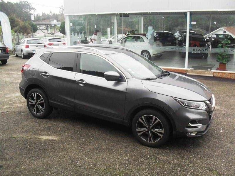 Cinzento Usado 2019 Nissan Qashqai N-Connecta SUV | € 21.580 (Preço justo) - Imagem 1/4