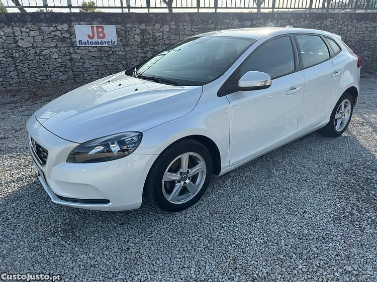 Branco Usado 2015 Volvo V40 Momentum Carrinha | € 14.950 (Preço elevado) - Imagem 1/1