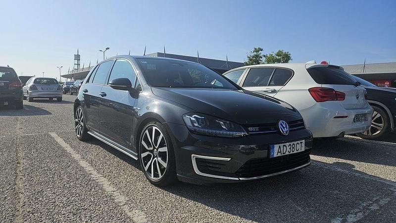 Usado 2015 VW Golf VII GTE Sedan | € 13.700 (Bom preço) - Imagem 1/4