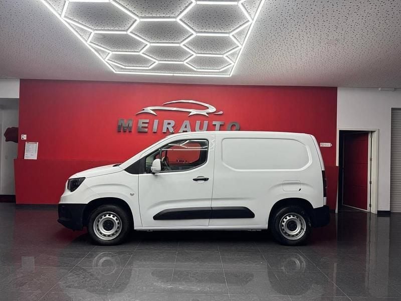 Usado Opel Combo Innovation 102 HP (75 kW) 2021 Branco Monovolume