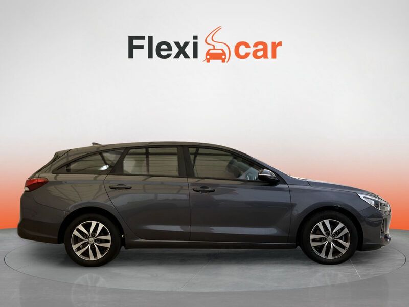 Cinza Usado 2017 Hyundai i30 Comfort Carrinha | € 13.480 (Preço justo) - Imagem 1/4