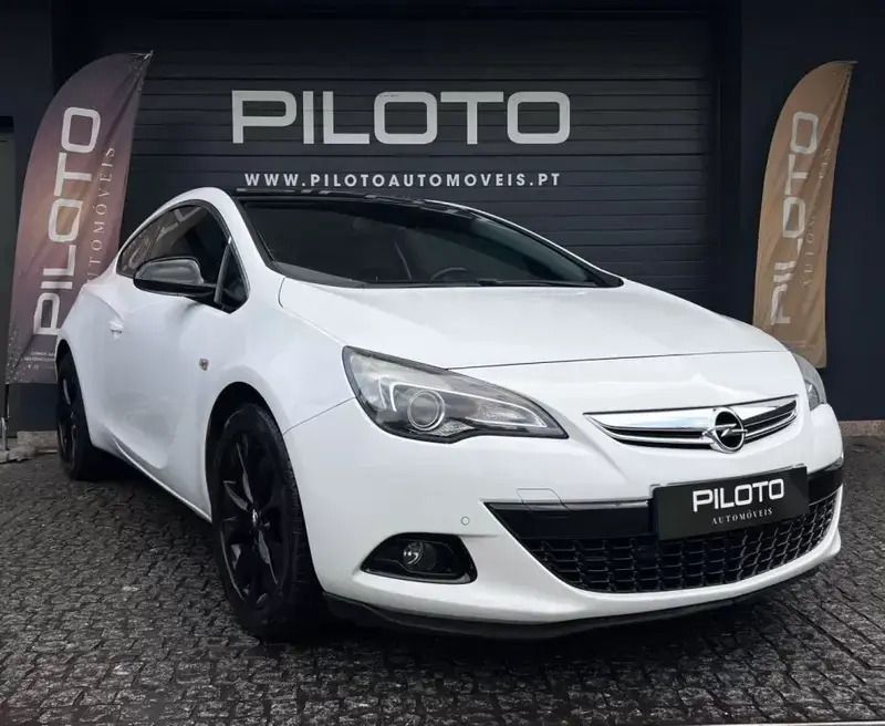 Branco Usado 2012 Opel Astra GTC Edition Coupé | € 11.990 - Imagem 1/4