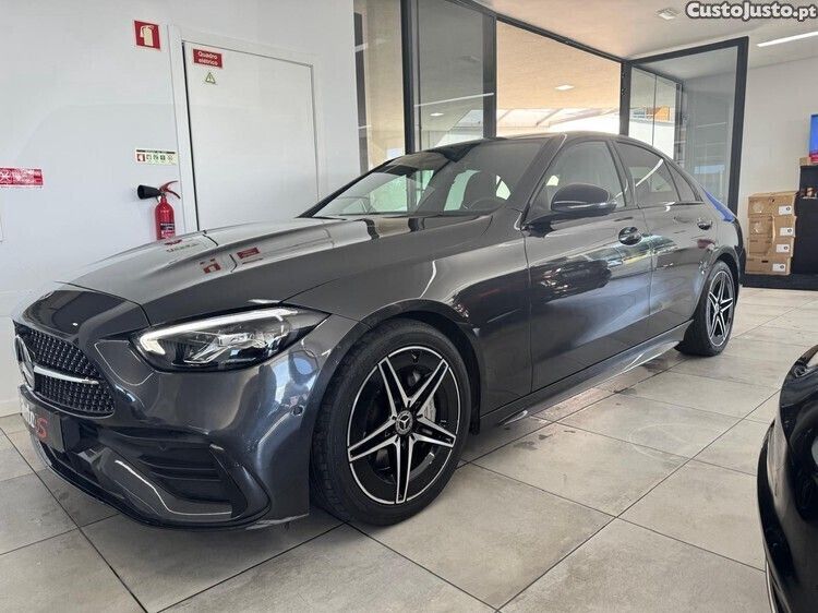 Cinza Usado 2022 Mercedes C300 AMG line Sedan | € 47.750 (Preço justo) - Imagem 1/1