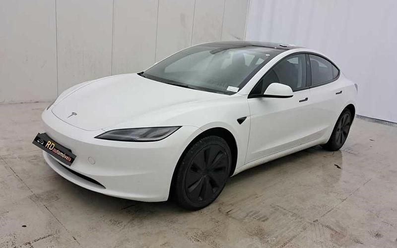 Branco Usado 2023 Tesla Model 3 Sedan | € 28.000 - Imagem 1/4