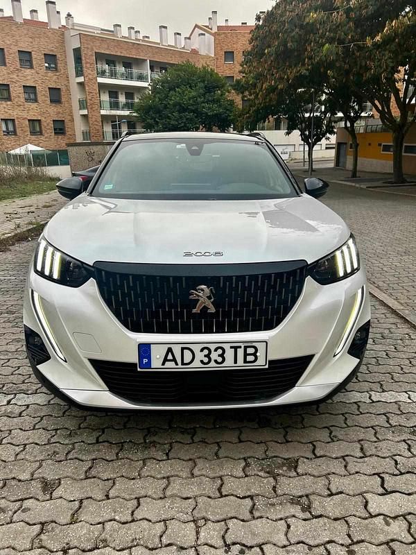 Branco Usado 2020 Peugeot 2008 SUV | € 19.000 (Preço elevado) - Imagem 1/4