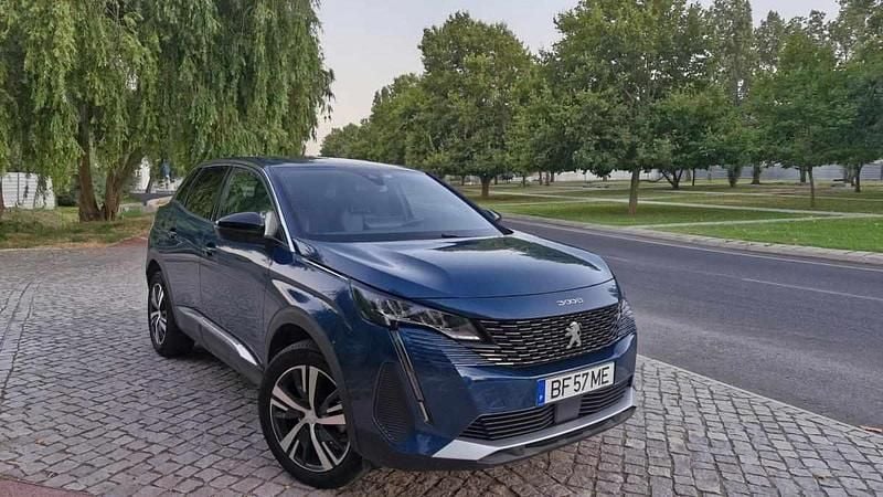 Azul Usado 2023 Peugeot 3008 Citadino | € 23.000 (Preço justo) - Imagem 1/4