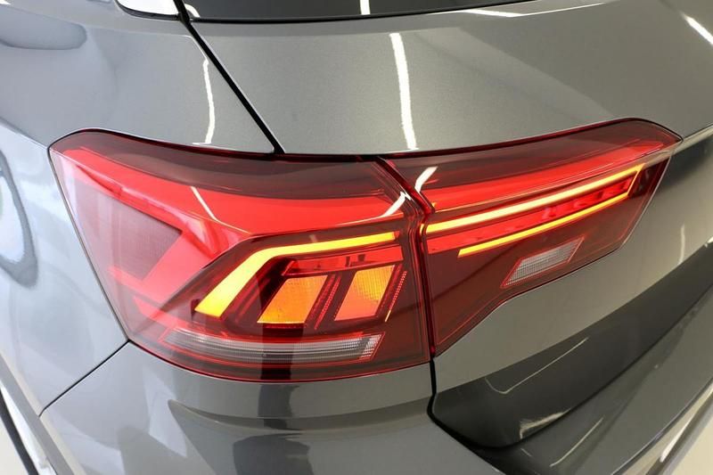 Usado VW T-Roc Life 116 HP (85 kW) 2024 Cinzento SUV