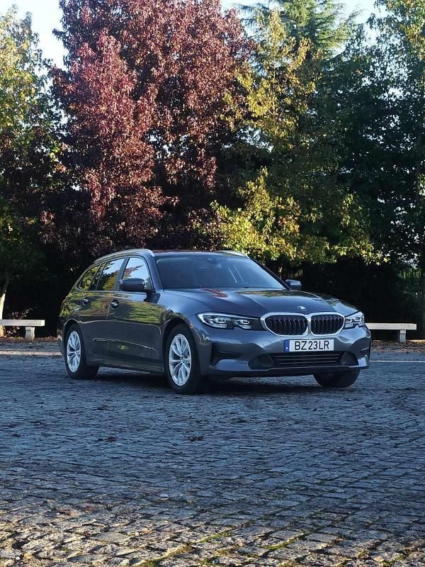 Cinzento Usado 2020 BMW 318 | € 23.350 (Bom preço) - Imagem 1/4