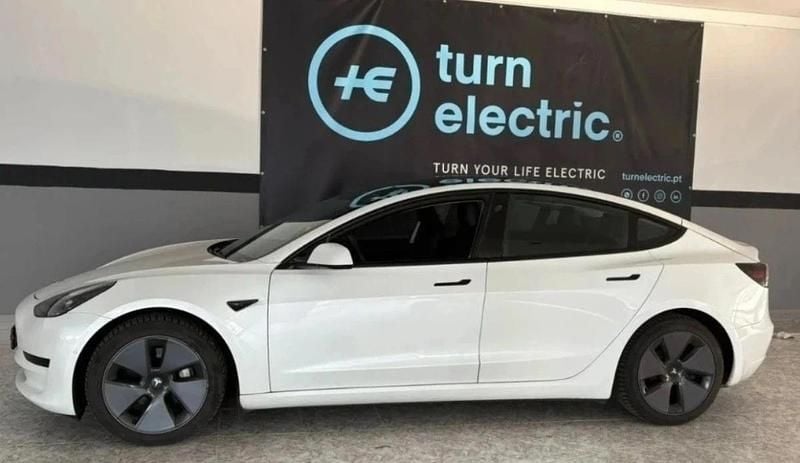 Branco Usado 2022 Tesla Model 3 Sedan | € 26.500 (Preço justo) - Imagem 1/2