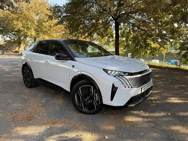 Branco Usado 2024 Peugeot e-3008 SUV | € 41.990 (Preço justo) - Imagem 1/4