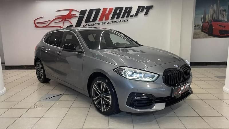 Cinzento Usado 2022 BMW 116 Luxury Line Citadino | € 24.490 (Bom preço) - Imagem 1/4