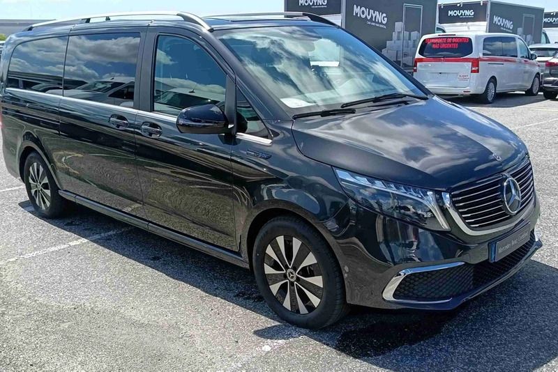 Cinzento Usado 2021 Mercedes EQV300 Monovolume | € 65.990 - Imagem 1/4