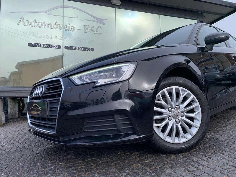Usado Audi A3 Design 116 HP (85 kW) 2018 Preto Sedan