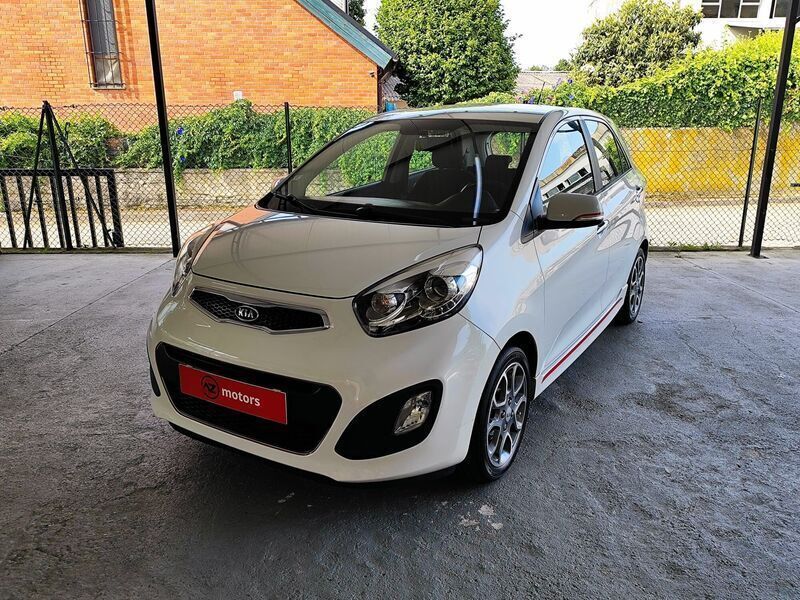 Branco Usado 2011 Kia Picanto EX Citadino | € 6.500 - Imagem 1/4