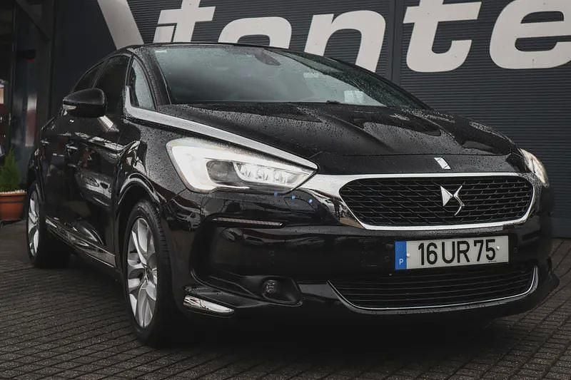 Usado DS Automobiles DS5 So Chic 120 HP (88 kW) 2018 Preto Citadino