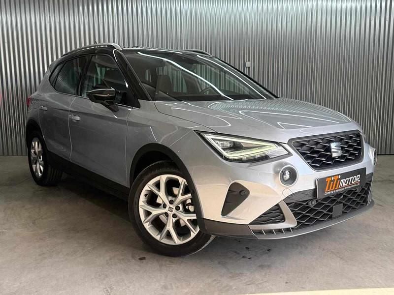 Cinzento Usado 2022 Seat Arona SUV | € 17.450 (Preço justo) - Imagem 1/4