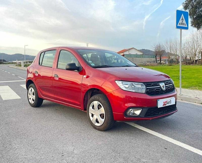 Vermelho Usado 2015 Dacia Sandero Comfort Citadino | € 8.400 (Preço justo) - Imagem 1/4