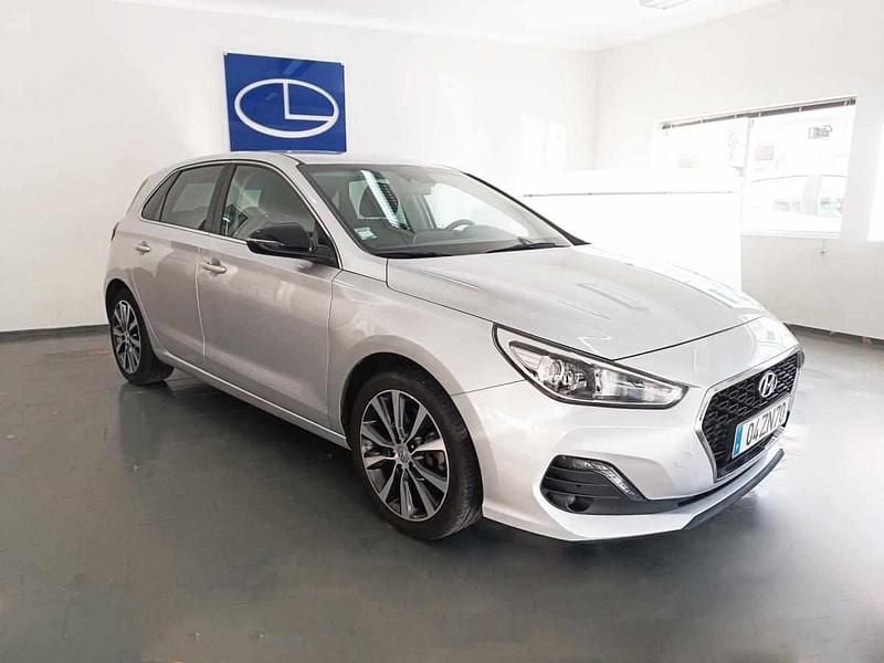Usado Hyundai i30 120 HP (88 kW) 2019 Cinzento Citadino