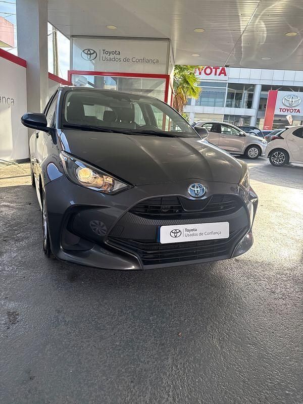 Cinza Usado 2022 Toyota Yaris Hybrid Comfort | € 18.500 (Preço justo) - Imagem 1/4