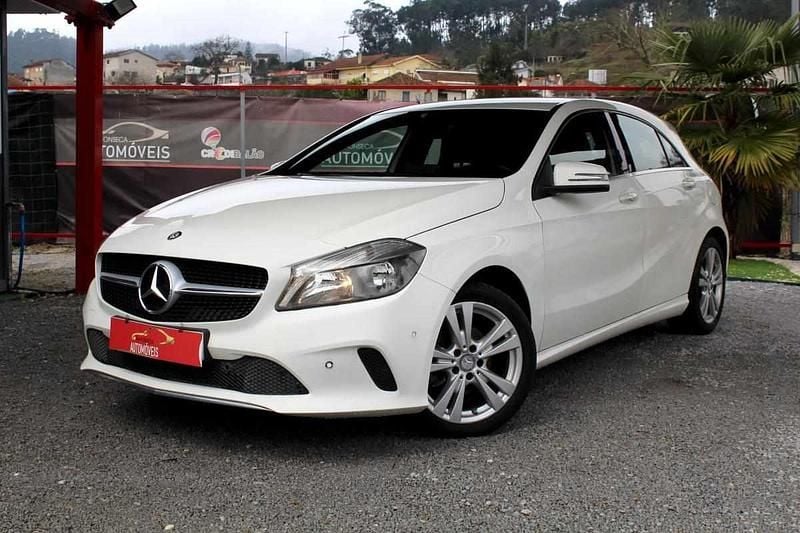 Branco Usado 2016 Mercedes A180 Citadino | € 16.750 (Preço justo) - Imagem 1/4