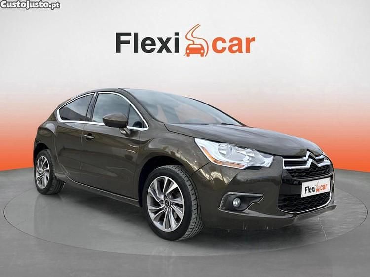Castanho Usado 2011 Citroën DS4 So Chic Citadino | € 8.380 - Imagem 1/1