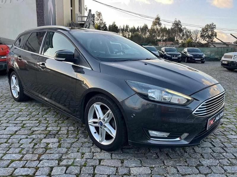 Usado Ford Focus Titanium 125 HP (91 kW) 2015 Cinza Carrinha