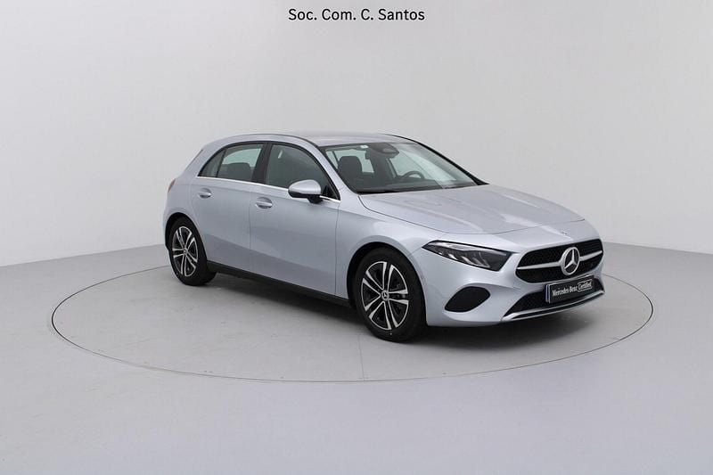 Usado Mercedes A180 Advanced 116 HP (85 kW) 2025 Cinza Sedan