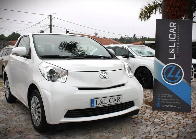 Usado Toyota iQ 68 HP (50 kW) 2010 Branco Citadino