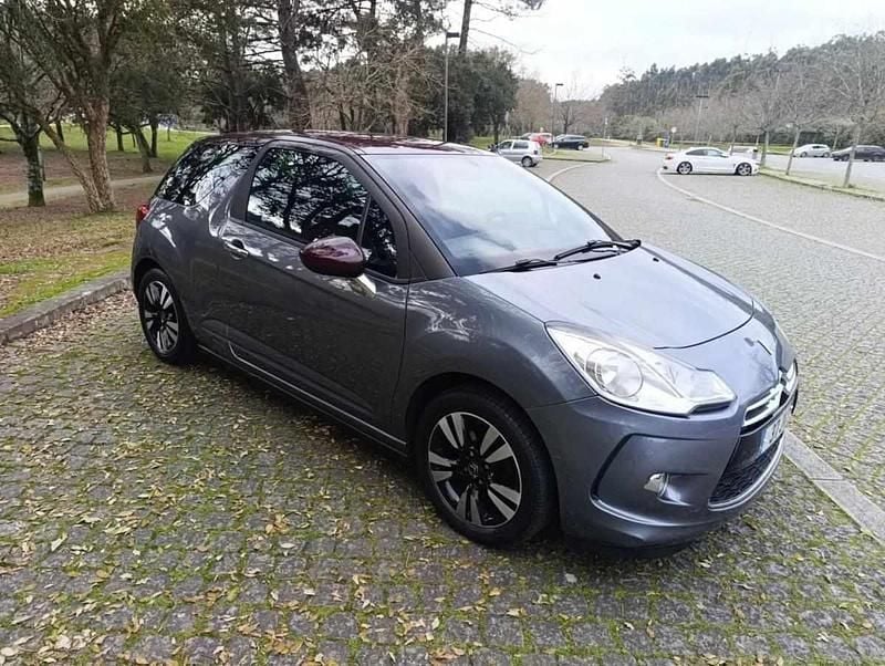 Usado Citroën DS3 So Chic 92 HP (67 kW) 2010 Cinza escuro Citadino