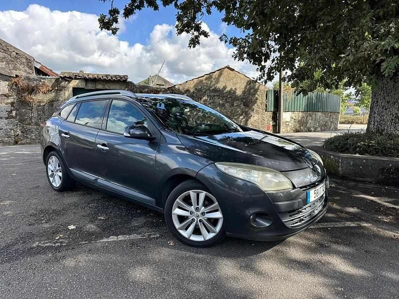 Cinzento Usado 2010 Renault Mégane III Carrinha | € 5.990 (Preço justo) - Imagem 1/4