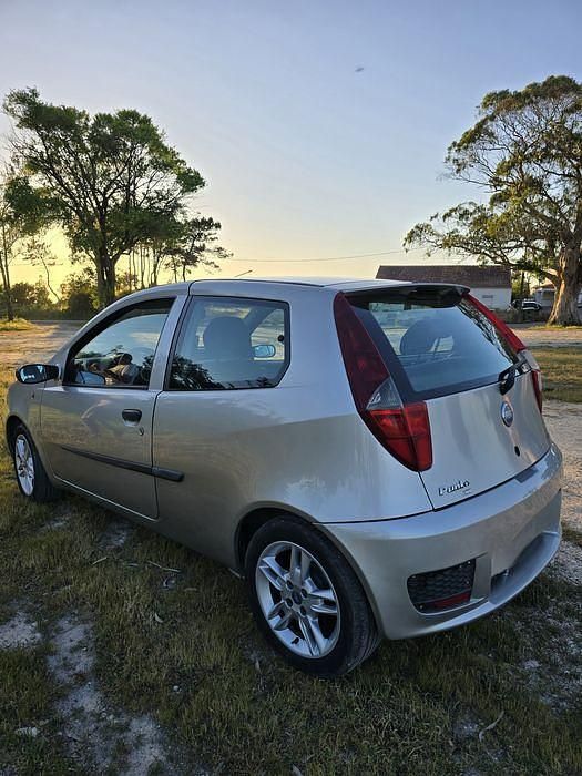 Usado Fiat Punto 80 HP (58 kW) 2004 Citadino