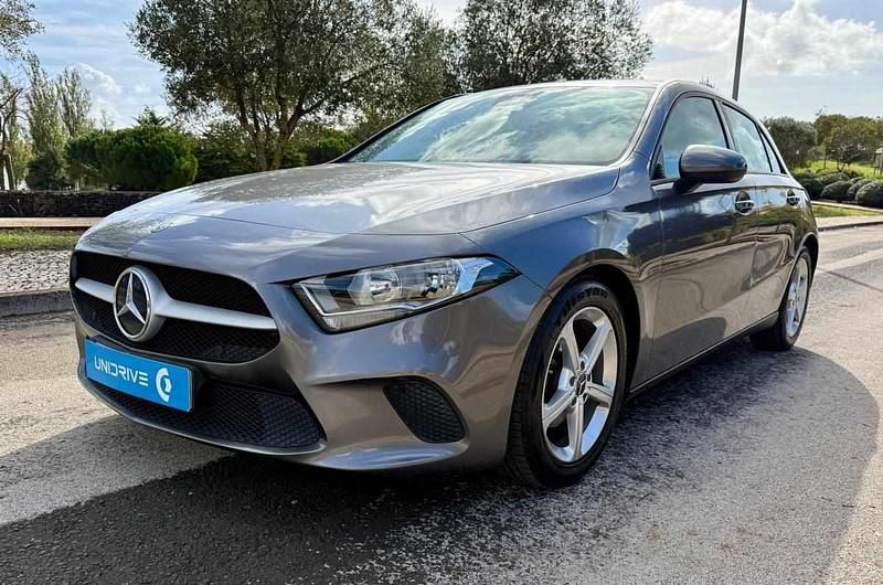 Cinzento Usado 2021 Mercedes A180 | € 22.900 (Super Preço) - Imagem 1/4