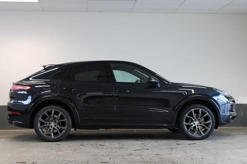 Usado Porsche Cayenne Platinum Edition 340 HP (250 kW) 2022 Preto SUV