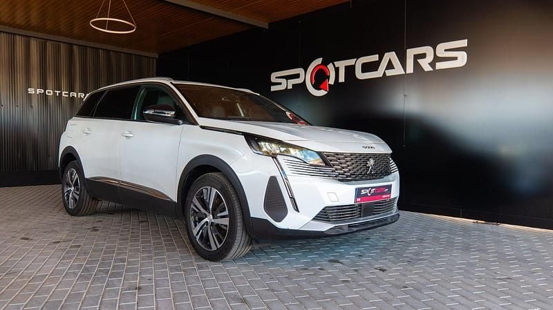 Branco Usado 2023 Peugeot 5008 Allure SUV | € 27.490 (Preço elevado) - Imagem 1/4