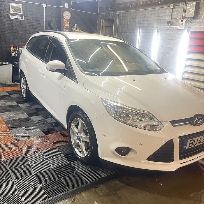 Usado Ford Focus 100 HP (73 kW) 2013 Sedan