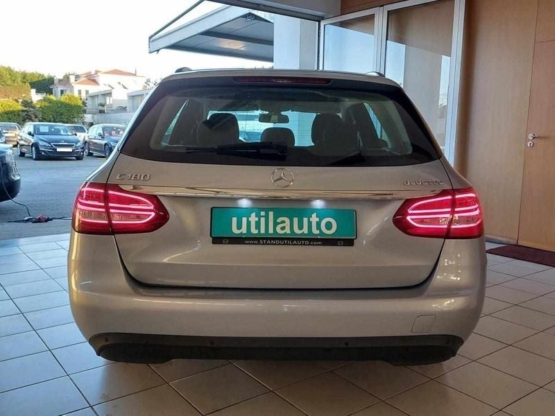 Usado Mercedes C180 116 HP (85 kW) 2015 Cinzento Carrinha