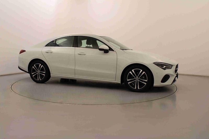 Usado Mercedes CLA180 116 HP (85 kW) 2024 Branco Sedan