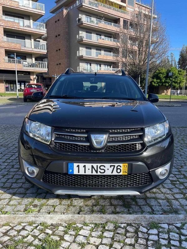 Preto Usado 2013 Dacia Sandero Citadino | € 5.750 (Super Preço) - Imagem 1/4