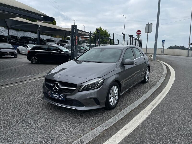 Usado Mercedes A180 Style 109 HP (80 kW) 2018 Cinza