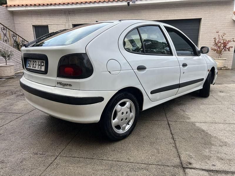 Usado 1996 Renault Mégane | € 1.350 - Imagem 1/4