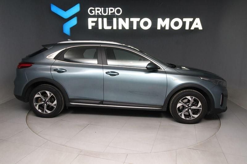 Usado Kia XCeed 120 HP (88 kW) 2023 Cinza SUV
